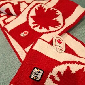 Canada and maple leaf Scarf -- long, thick & warm NWT